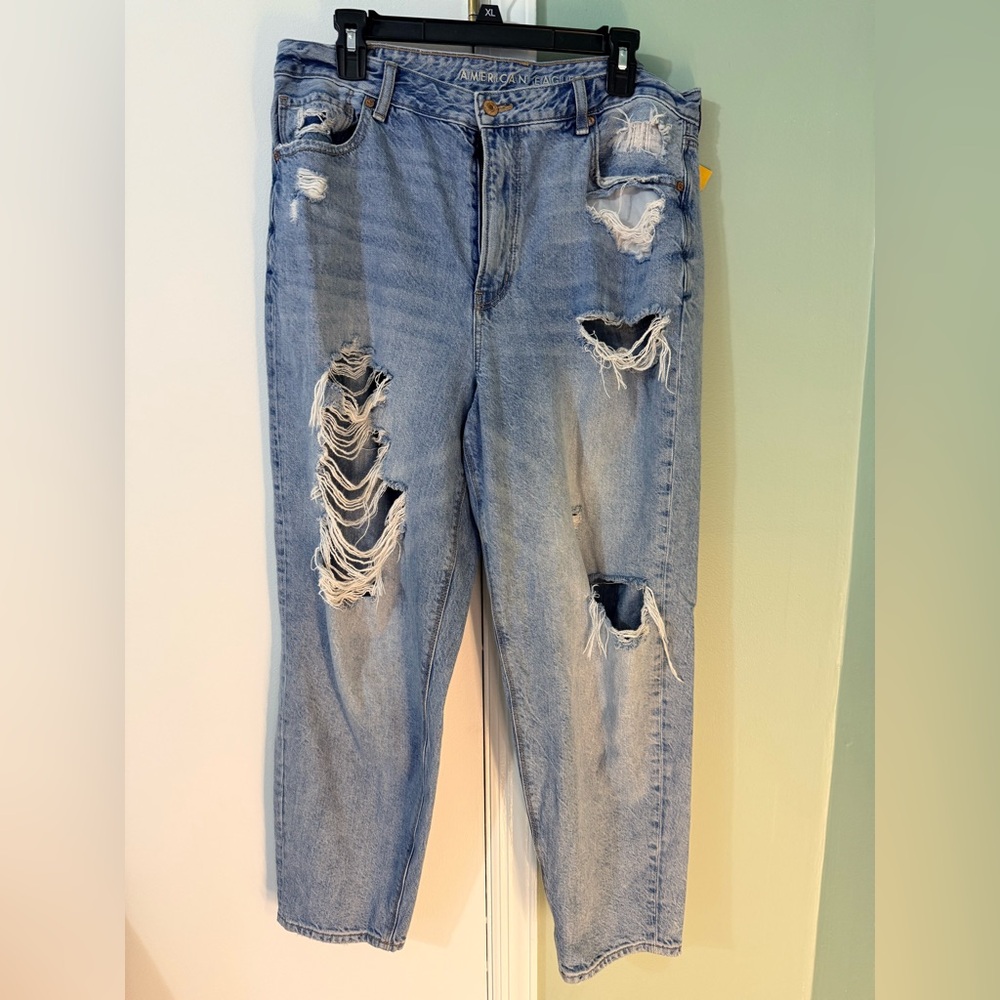 American Eagle Outfitters Light Blue Distressed Boyfriend Jeans
